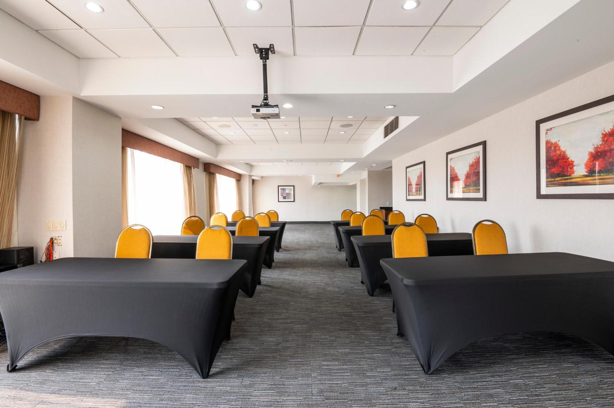 Gasthof Comfort & Conference Centre Airport