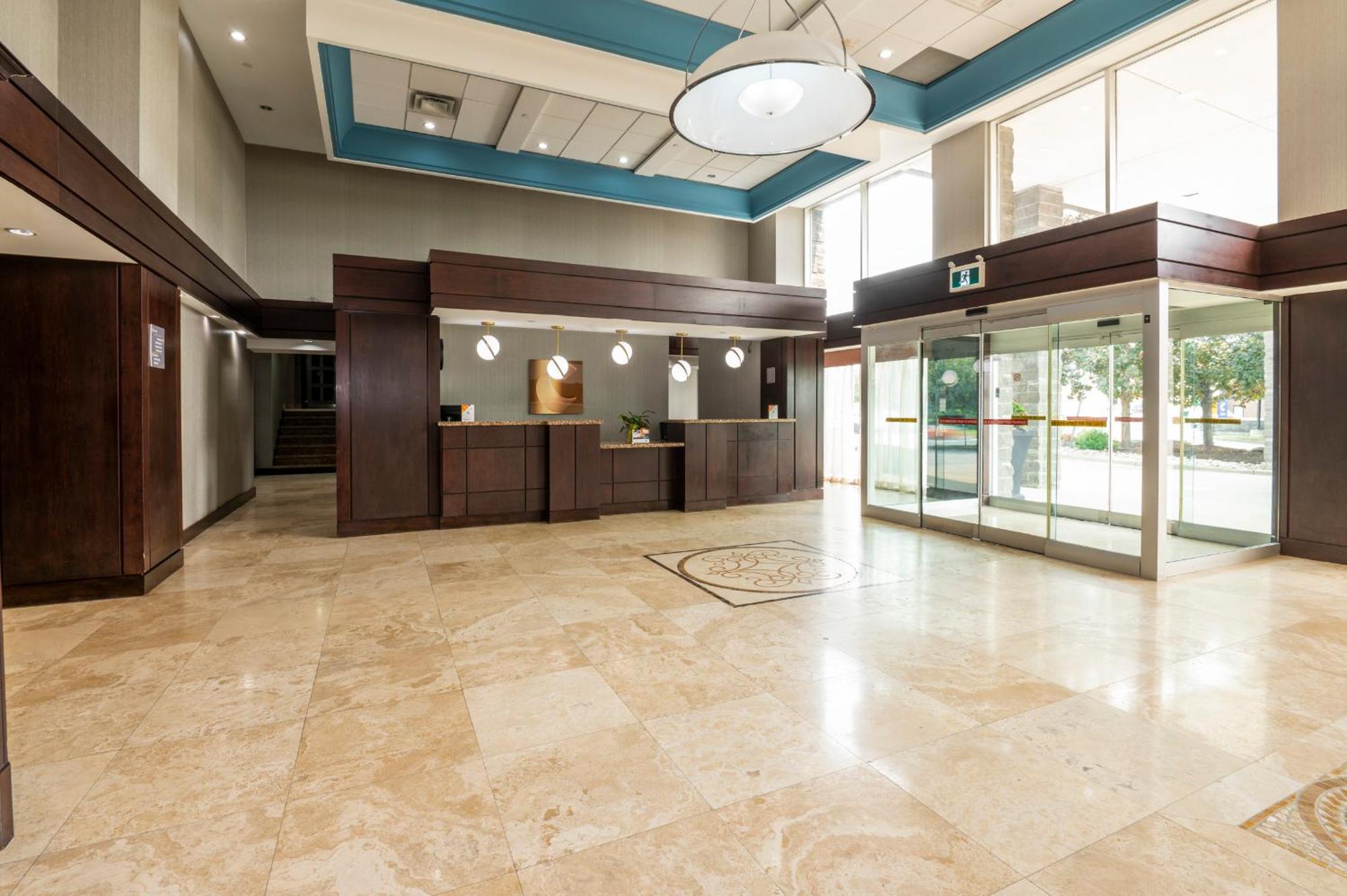 Comfort & Conference Centre Airport Gasthof Toronto