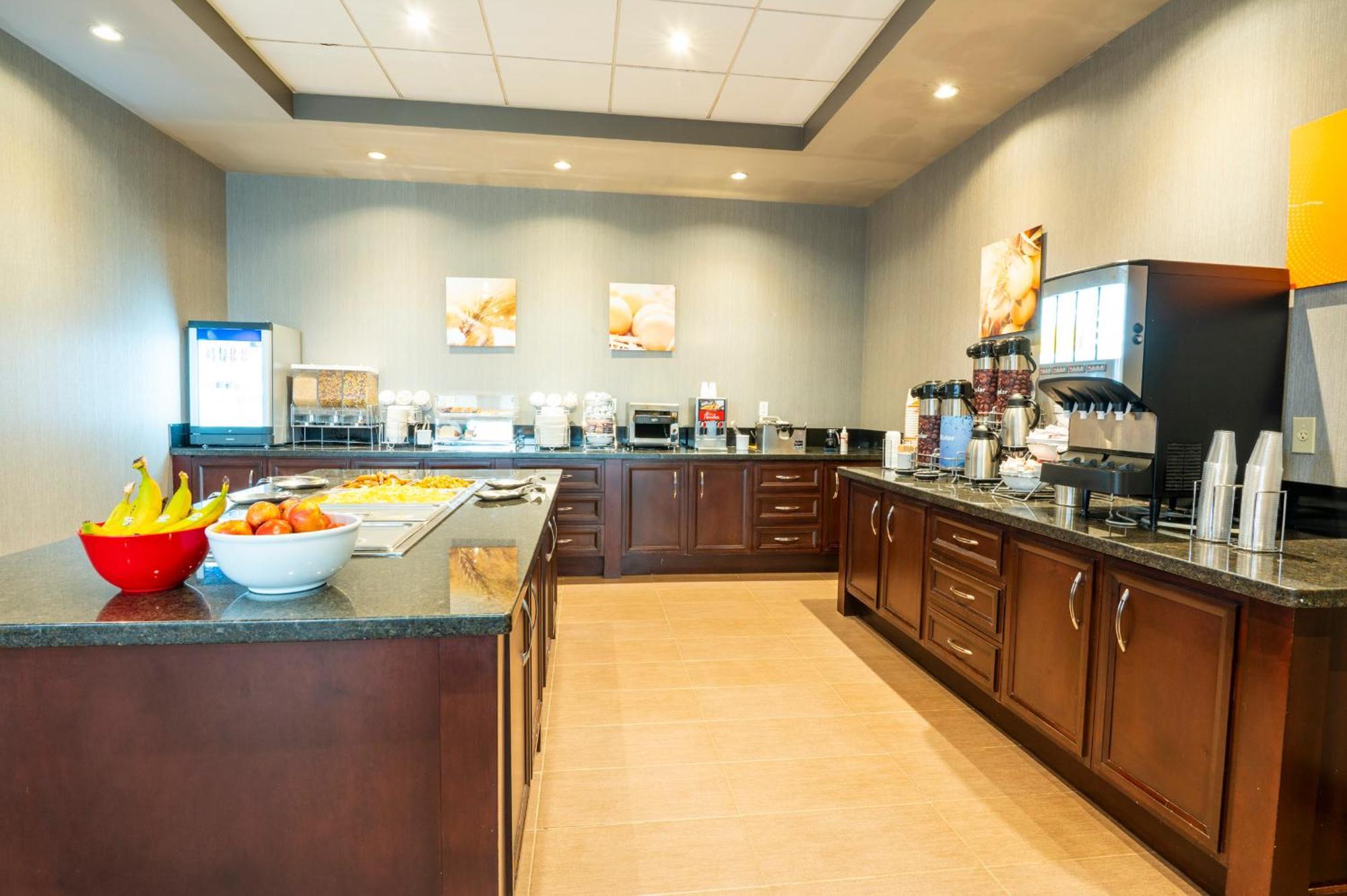 Comfort & Conference Centre Airport Gasthof 3*