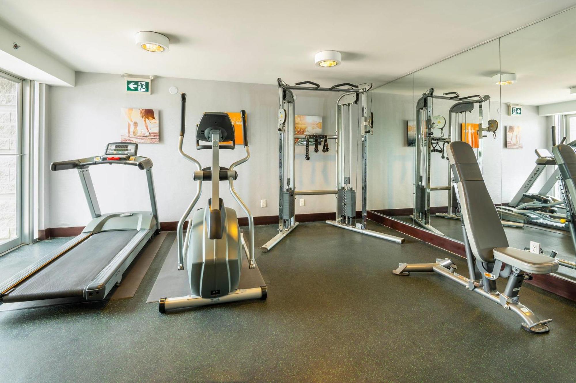 Comfort & Conference Centre Airport 3* Toronto
