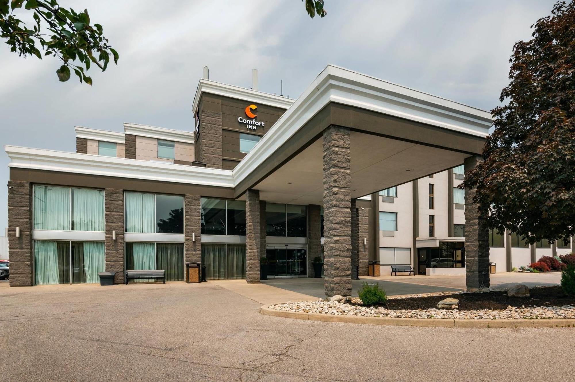 Comfort & Conference Centre Airport Gasthof 3*