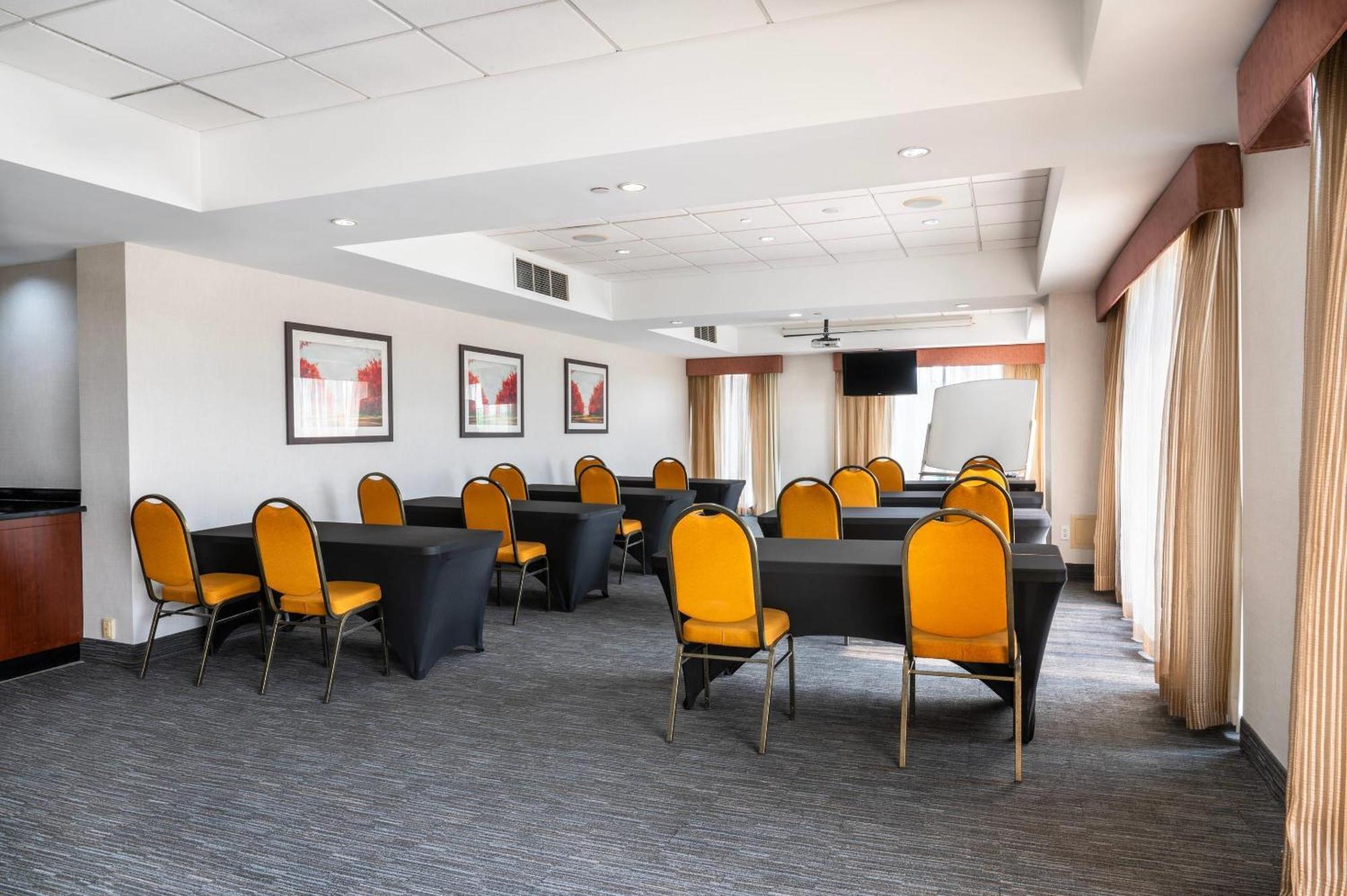 Inn Comfort & Conference Centre Airport