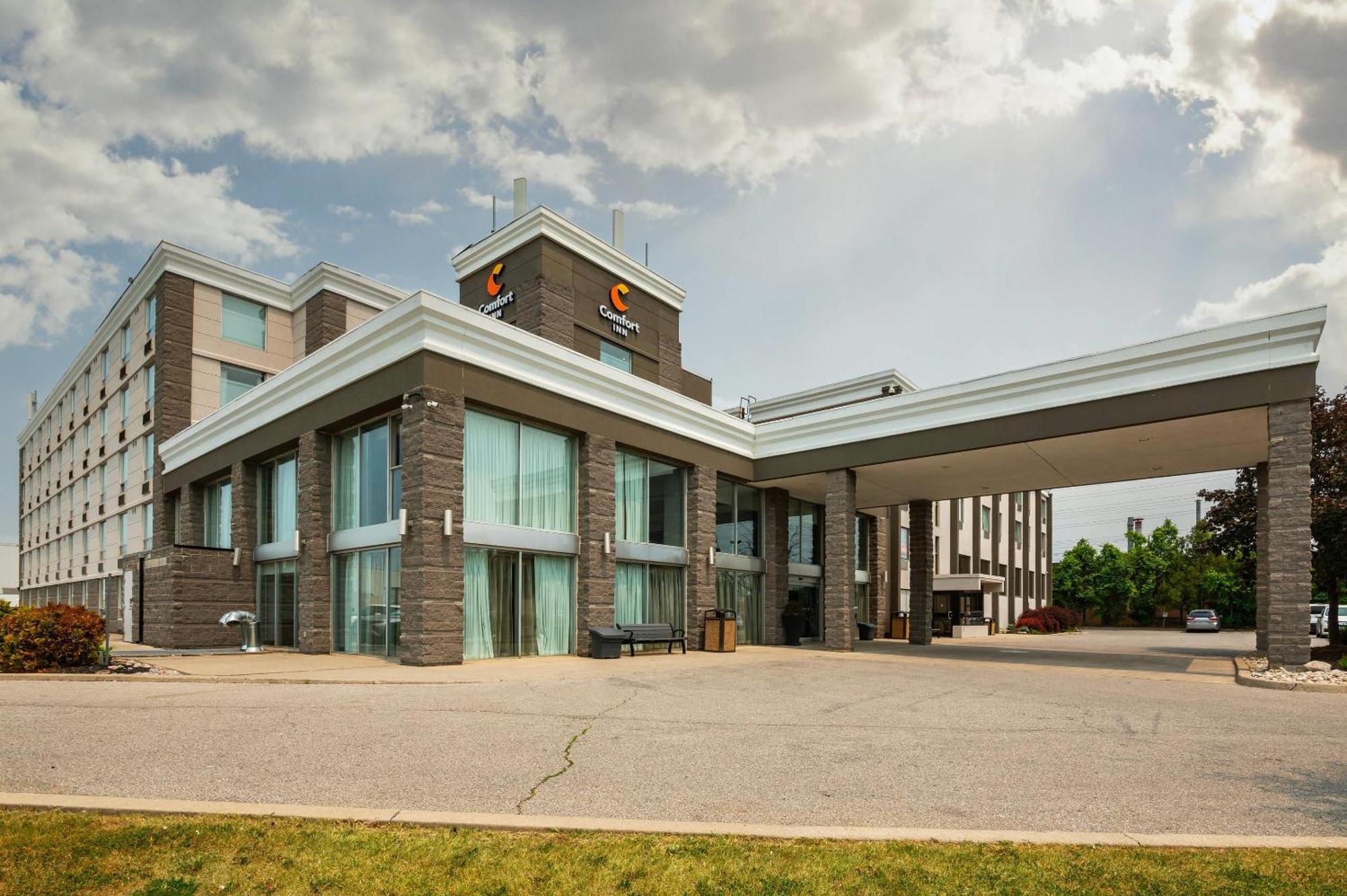 Comfort & Conference Centre Airport 3* Toronto